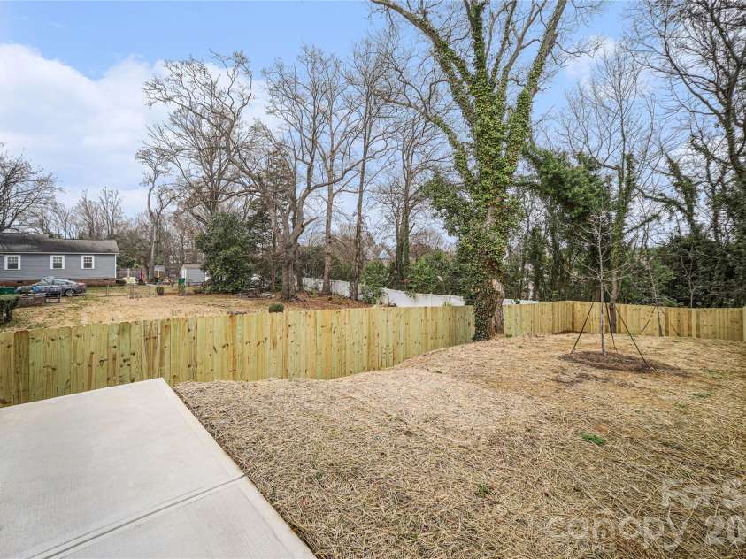 3209 Ross Avenue, Charlotte, NC 28208.  MLS# CAR4352260, YatesRealty ID 19925. 