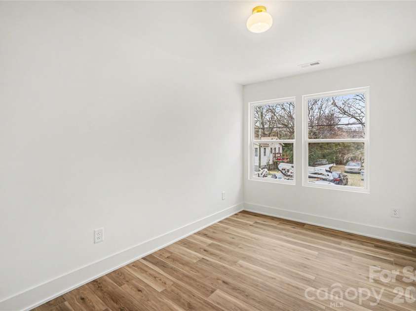 3209 Ross Avenue, Charlotte, NC 28208.  MLS# CAR4352260, YatesRealty ID 19925. Third bedroom