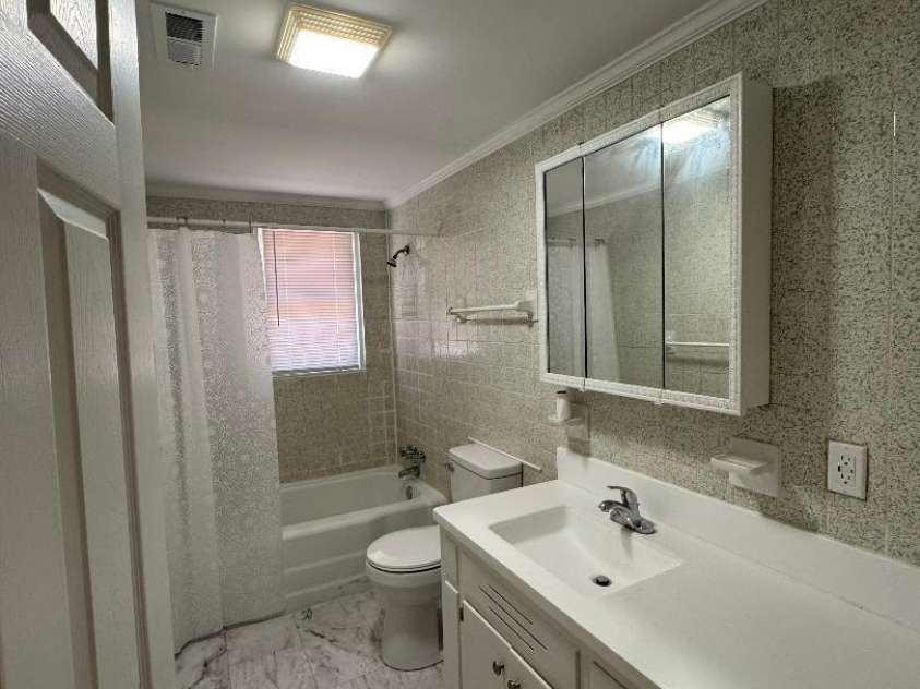 303 Green Street, Biscoe, NC 27209.  MLS# CAR4357820, YatesRealty ID 19927. Bathroom