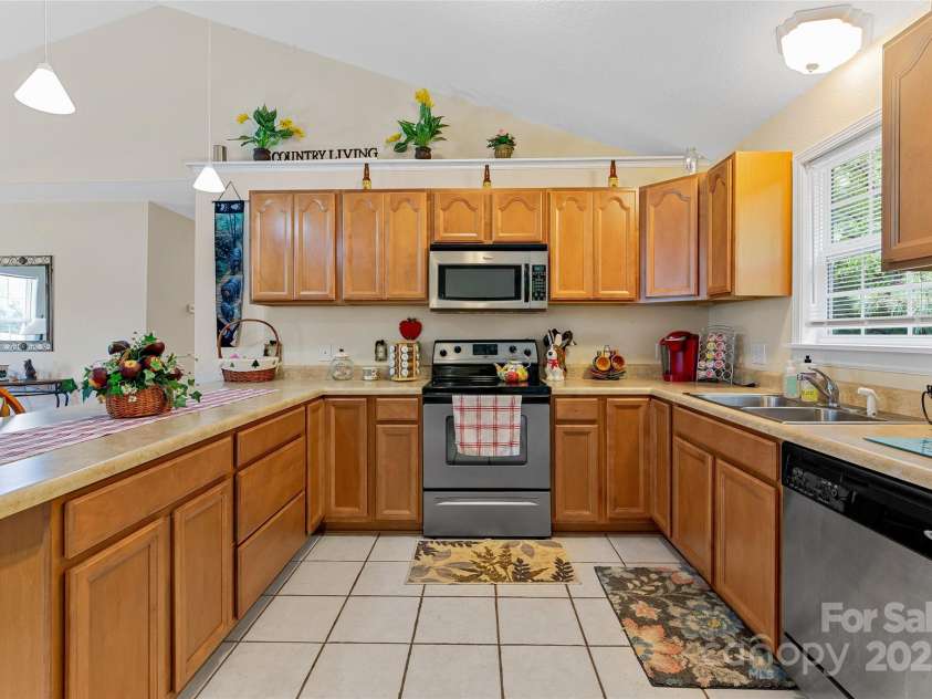 410 Lewis Drive, Rutherfordton, NC 28139.  MLS# CAR4267382, YatesRealty ID 19927. 