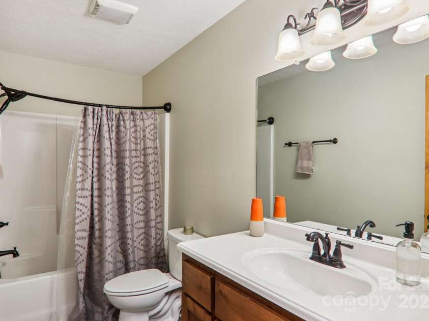 2171 Black Rock Road, Cherokee, NC 28719.  MLS# CAR4270256, YatesRealty ID 19928. 2nd bathroom
