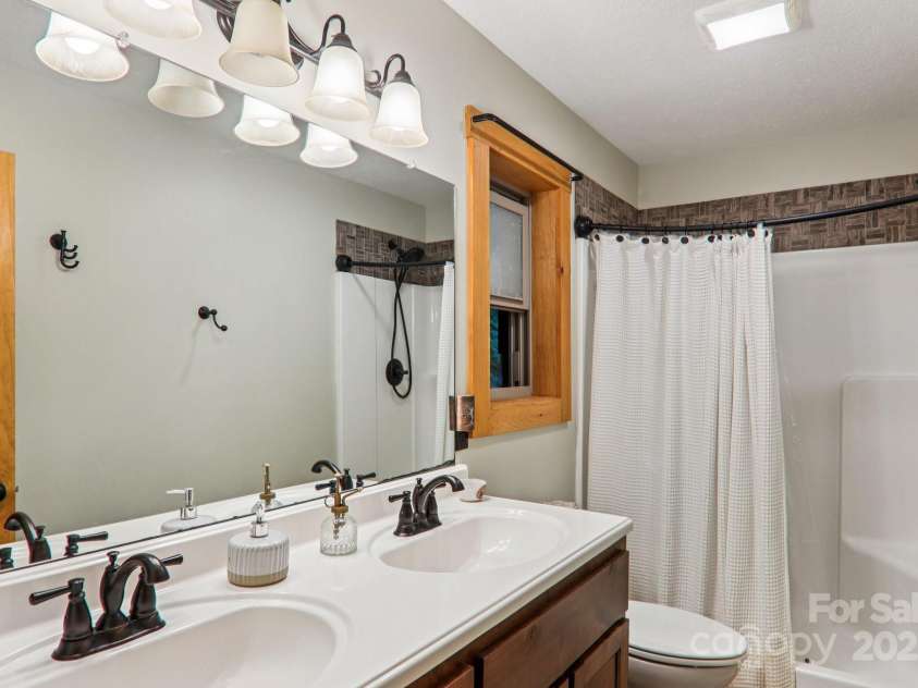 2171 Black Rock Road, Cherokee, NC 28719.  MLS# CAR4270256, YatesRealty ID 19928. Primary bathroom