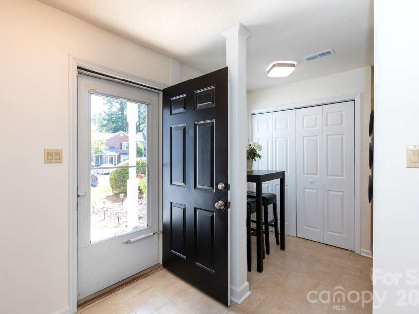 5600 Amity Springs Drive, Charlotte, NC 28212.  MLS# CAR4366101, YatesRealty ID 19928. 