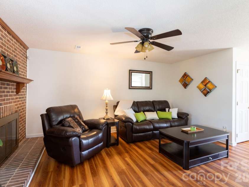5600 Amity Springs Drive, Charlotte, NC 28212.  MLS# CAR4366101, YatesRealty ID 19928. 