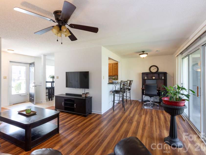 5600 Amity Springs Drive, Charlotte, NC 28212.  MLS# CAR4366101, YatesRealty ID 19928. 