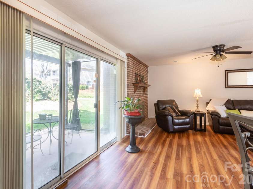 5600 Amity Springs Drive, Charlotte, NC 28212.  MLS# CAR4366101, YatesRealty ID 19928. 