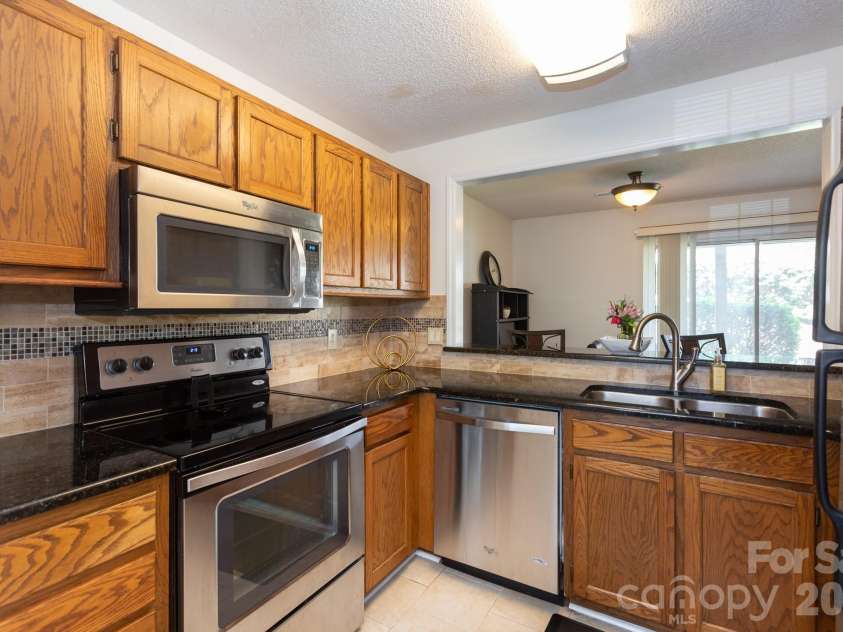 5600 Amity Springs Drive, Charlotte, NC 28212.  MLS# CAR4366101, YatesRealty ID 19928. 