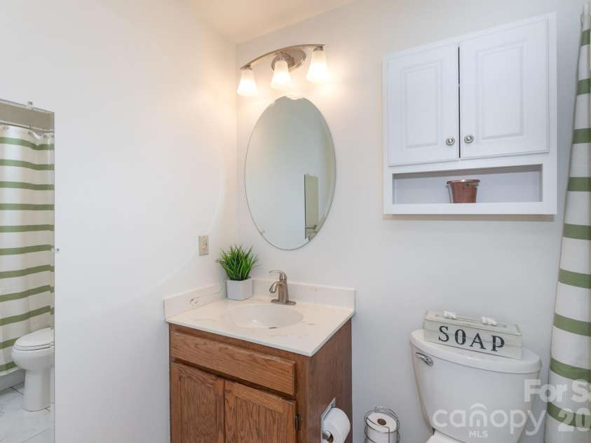 5600 Amity Springs Drive, Charlotte, NC 28212.  MLS# CAR4366101, YatesRealty ID 19928. 
