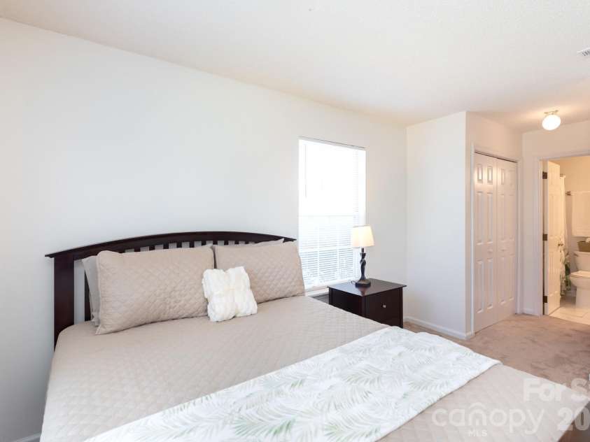 5600 Amity Springs Drive, Charlotte, NC 28212.  MLS# CAR4366101, YatesRealty ID 19928. 