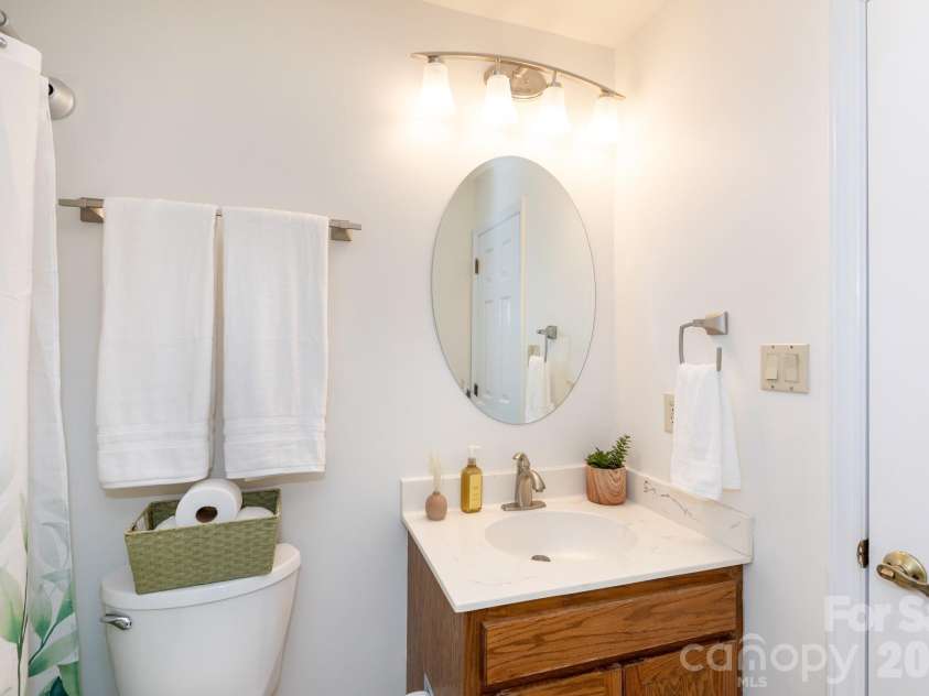 5600 Amity Springs Drive, Charlotte, NC 28212.  MLS# CAR4366101, YatesRealty ID 19928. 