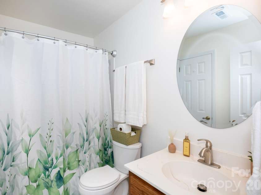 5600 Amity Springs Drive, Charlotte, NC 28212.  MLS# CAR4366101, YatesRealty ID 19928. 