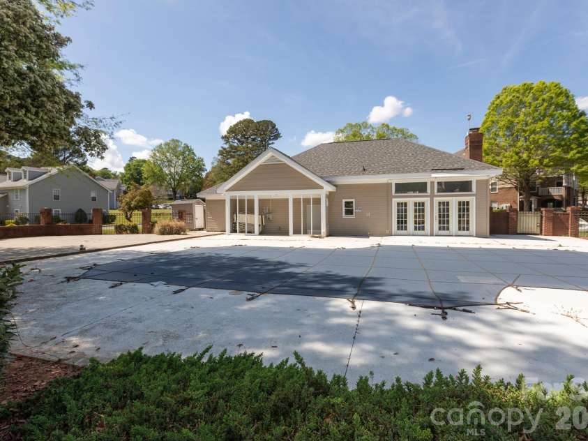 5600 Amity Springs Drive, Charlotte, NC 28212.  MLS# CAR4366101, YatesRealty ID 19928. 