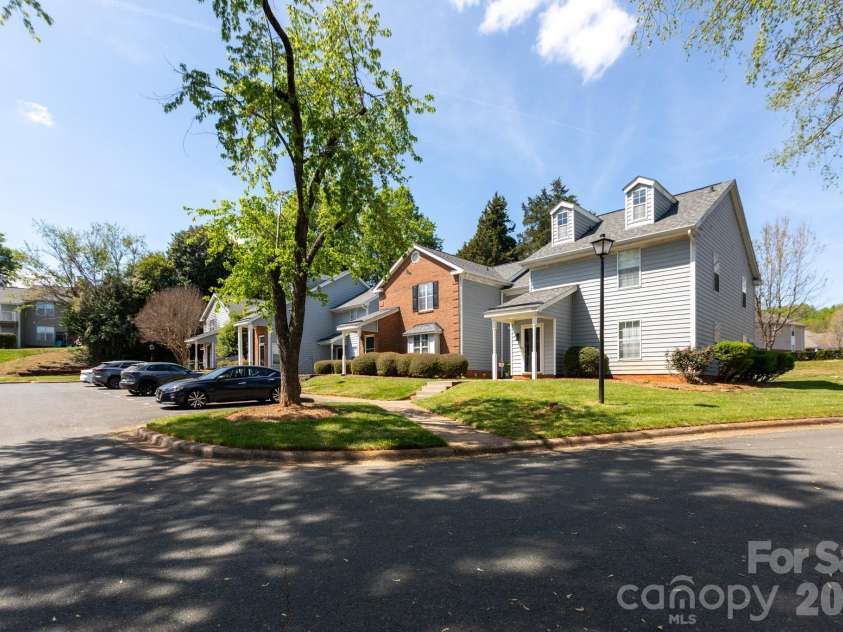 5600 Amity Springs Drive, Charlotte, NC 28212.  MLS# CAR4366101, YatesRealty ID 19928. 