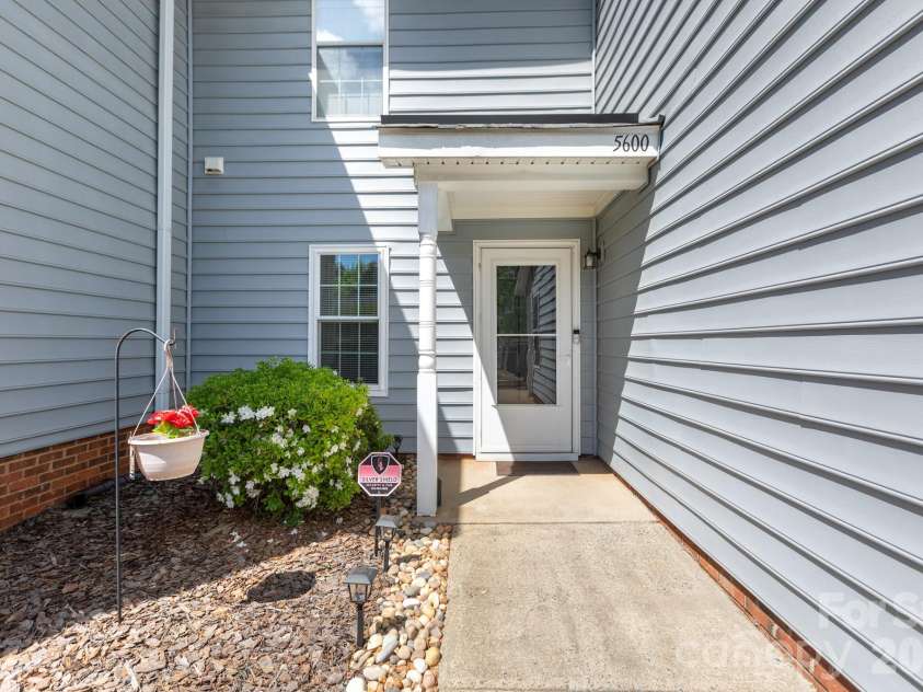 5600 Amity Springs Drive, Charlotte, NC 28212.  MLS# CAR4366101, YatesRealty ID 19928. 