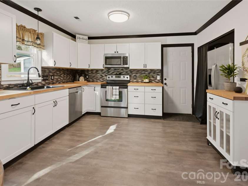 3616 Fair Oaks Place, Concord, NC 28027.  MLS# CAR4364960, YatesRealty ID 19929. 