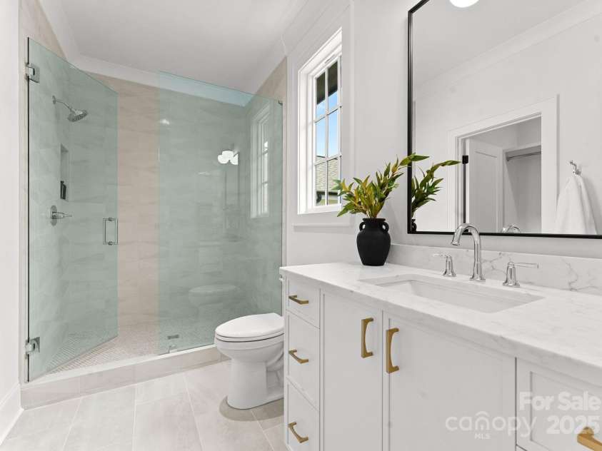 2921 Windsor Avenue, Charlotte, NC 28209.  MLS# CAR4268835, YatesRealty ID 1993. En-Suite Bath