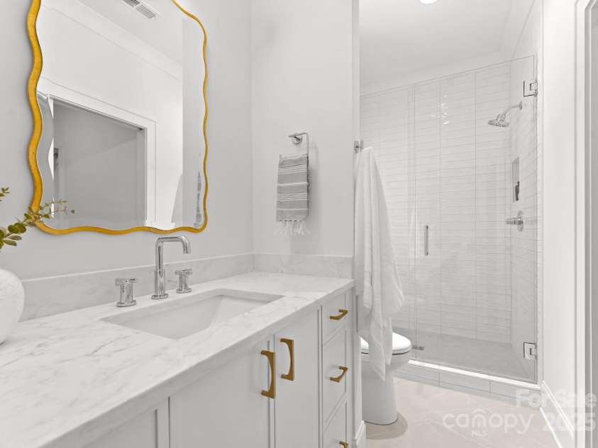 2921 Windsor Avenue, Charlotte, NC 28209.  MLS# CAR4268835, YatesRealty ID 1993. En-Suite Bath