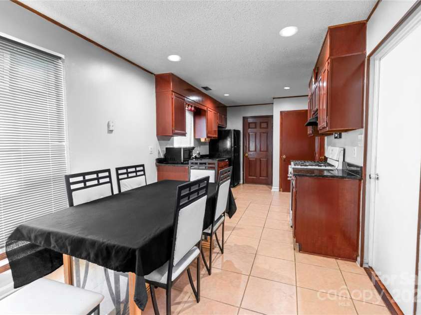 4715 Cricklewood Lane, Charlotte, NC 28212.  MLS# CAR4233885, YatesRealty ID 1993. 