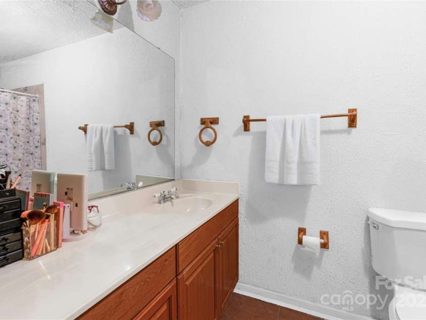 4715 Cricklewood Lane, Charlotte, NC 28212.  MLS# CAR4233885, YatesRealty ID 1993. 