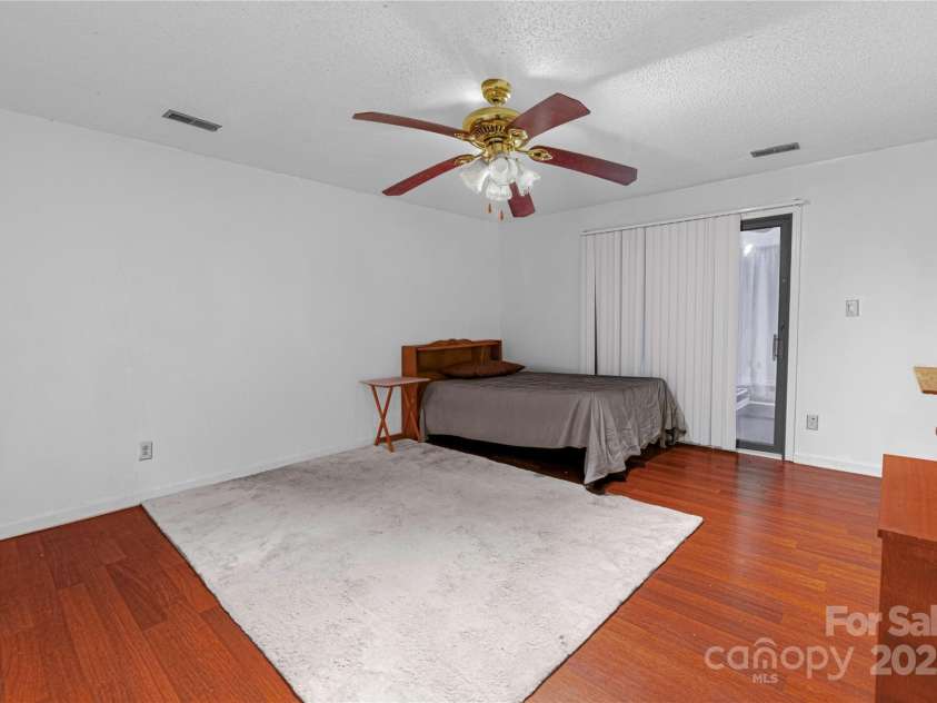 4715 Cricklewood Lane, Charlotte, NC 28212.  MLS# CAR4233885, YatesRealty ID 1993. 