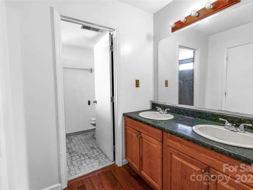 4715 Cricklewood Lane, Charlotte, NC 28212.  MLS# CAR4233885, YatesRealty ID 1993. 