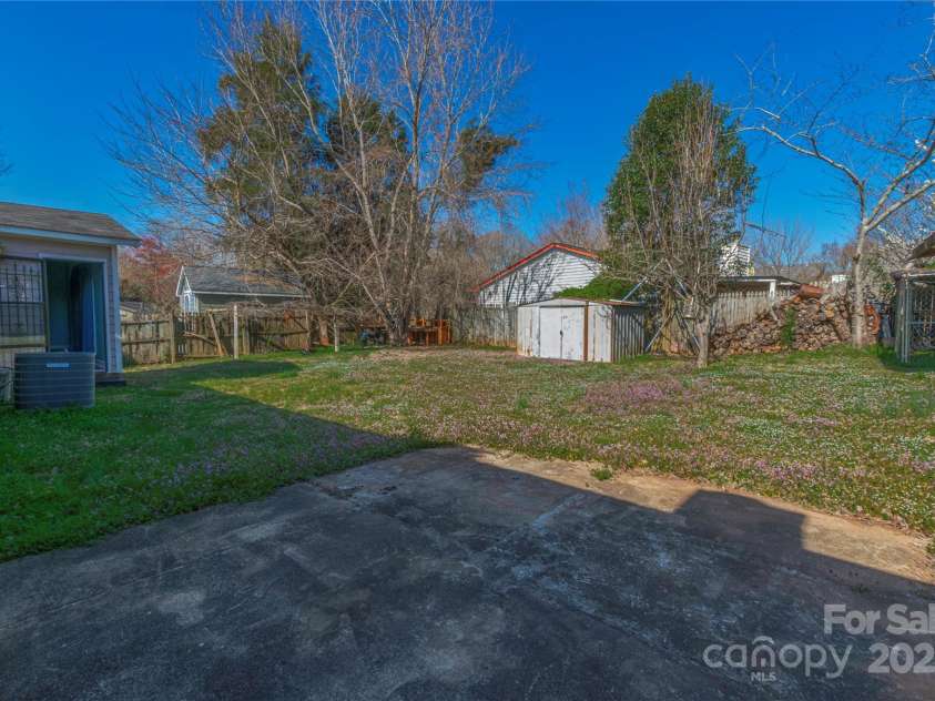 4715 Cricklewood Lane, Charlotte, NC 28212.  MLS# CAR4233885, YatesRealty ID 1993. 