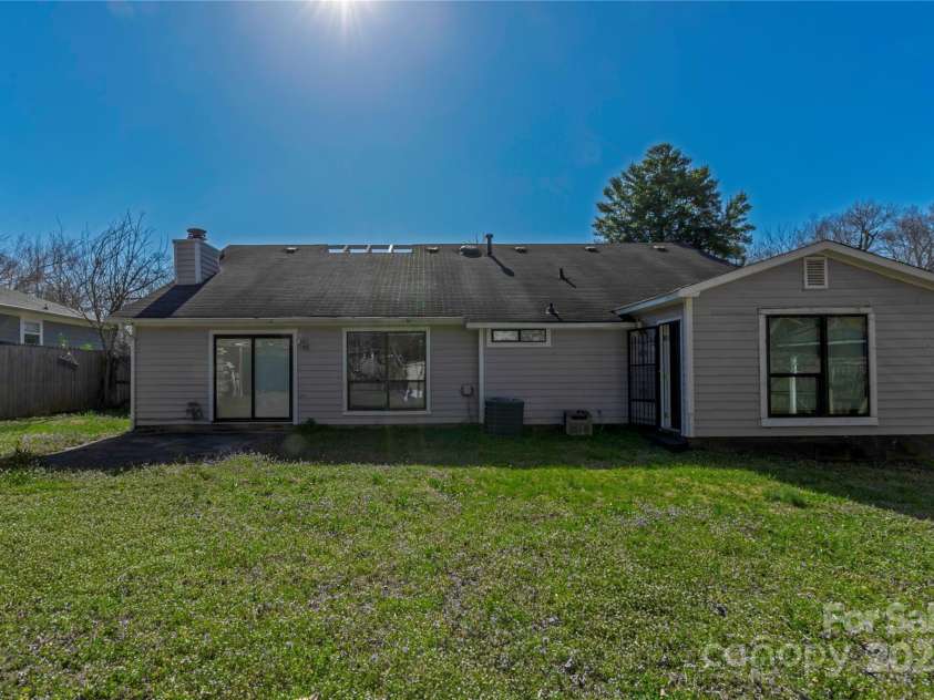 4715 Cricklewood Lane, Charlotte, NC 28212.  MLS# CAR4233885, YatesRealty ID 1993. 