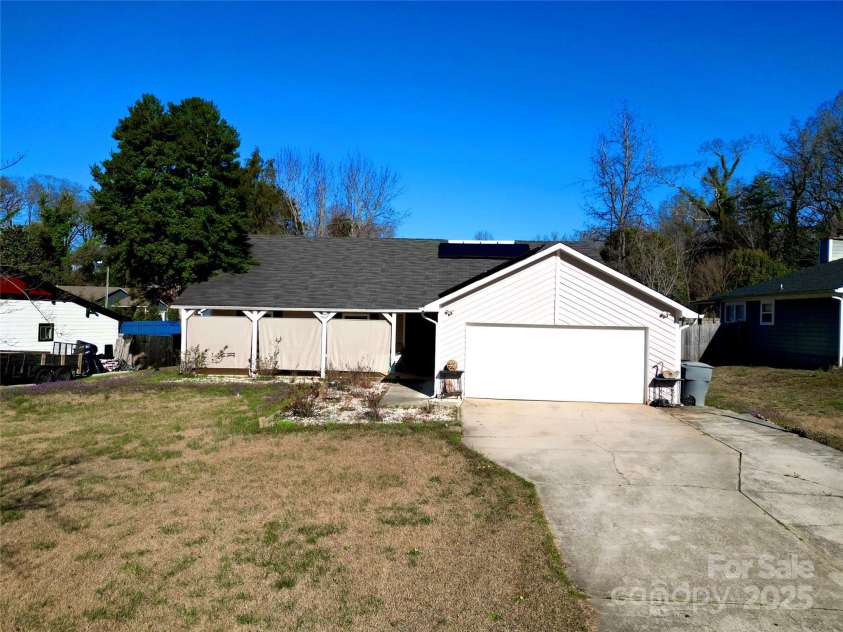 4715 Cricklewood Lane, Charlotte, NC 28212.  MLS# CAR4233885, YatesRealty ID 1993. Front
