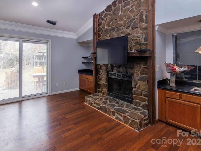 4715 Cricklewood Lane, Charlotte, NC 28212.  MLS# CAR4325351, YatesRealty ID 1993. 