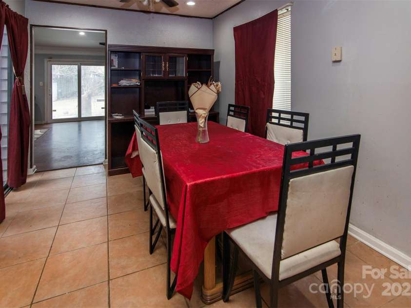 4715 Cricklewood Lane, Charlotte, NC 28212.  MLS# CAR4325351, YatesRealty ID 1993. 