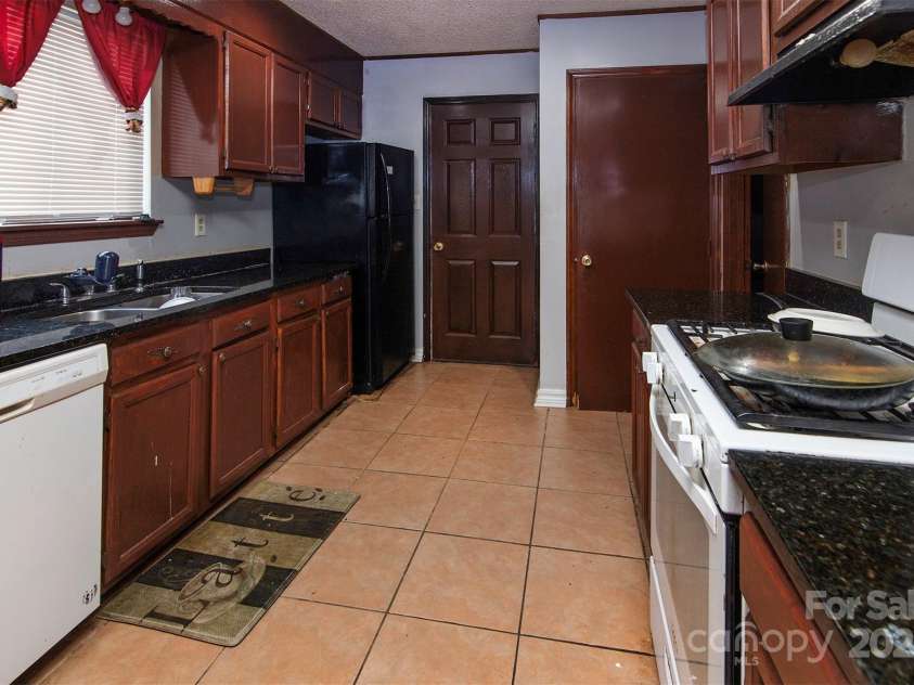 4715 Cricklewood Lane, Charlotte, NC 28212.  MLS# CAR4325351, YatesRealty ID 1993. 