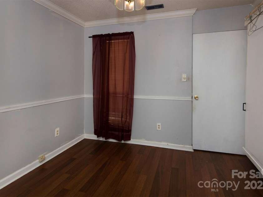 4715 Cricklewood Lane, Charlotte, NC 28212.  MLS# CAR4325351, YatesRealty ID 1993. 