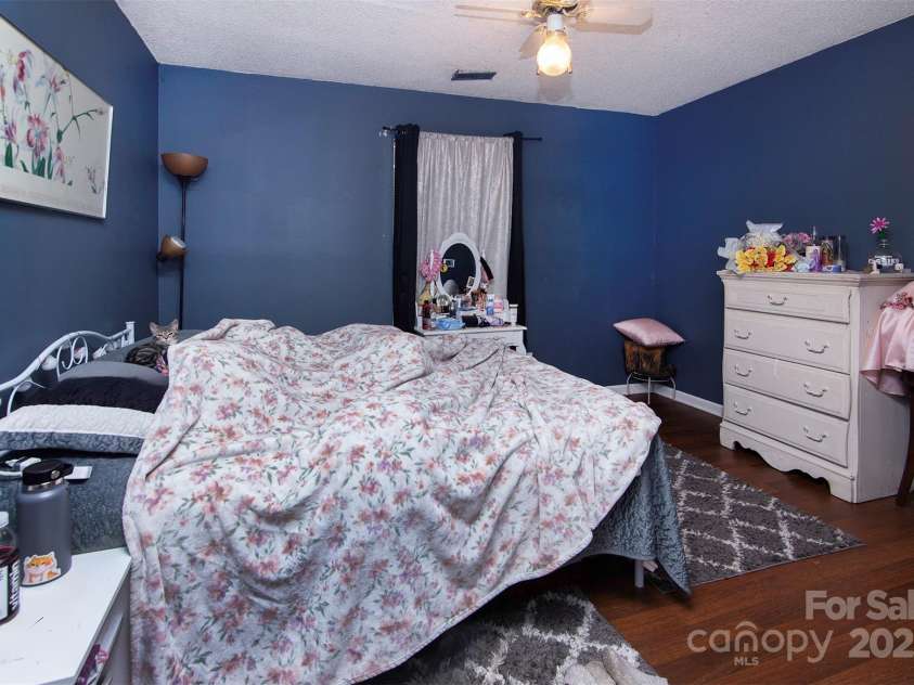 4715 Cricklewood Lane, Charlotte, NC 28212.  MLS# CAR4325351, YatesRealty ID 1993. 