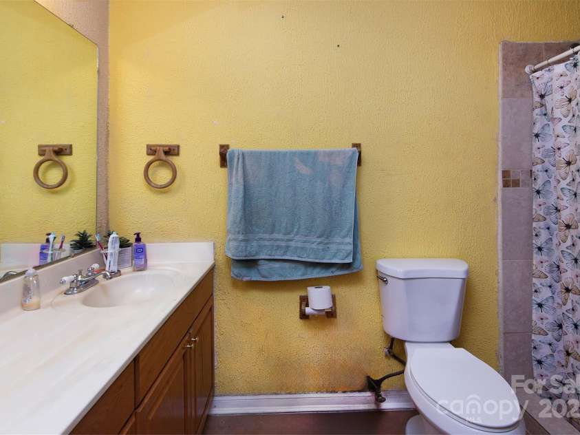 4715 Cricklewood Lane, Charlotte, NC 28212.  MLS# CAR4325351, YatesRealty ID 1993. 