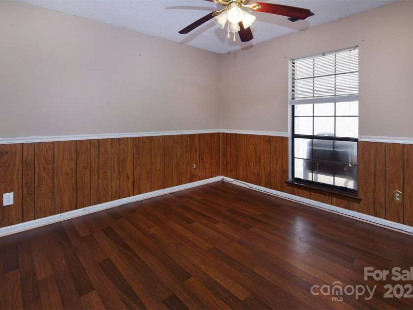 4715 Cricklewood Lane, Charlotte, NC 28212.  MLS# CAR4325351, YatesRealty ID 1993. 