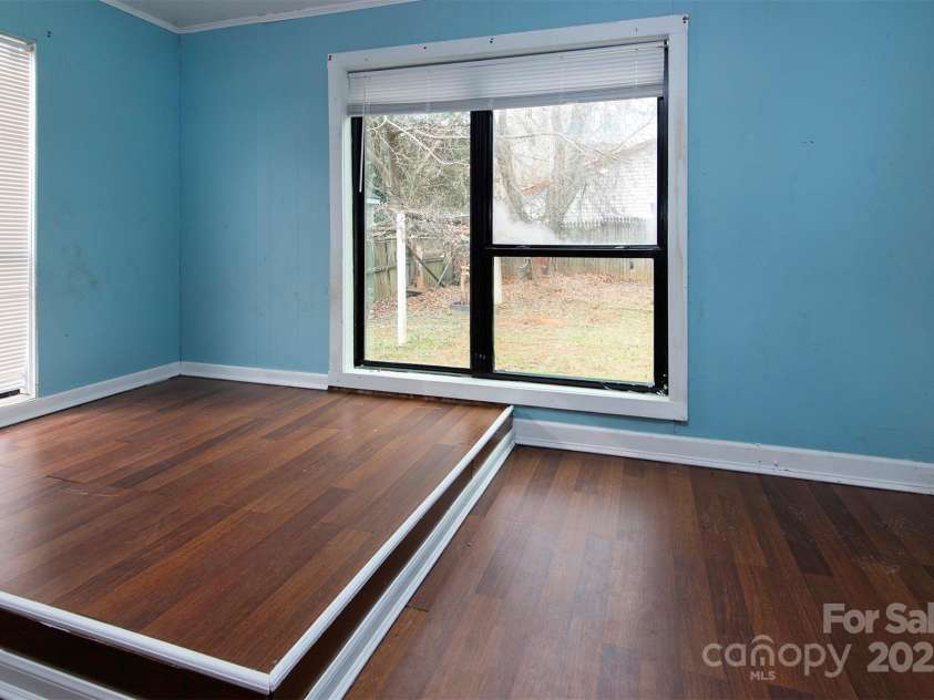 4715 Cricklewood Lane, Charlotte, NC 28212.  MLS# CAR4325351, YatesRealty ID 1993. 