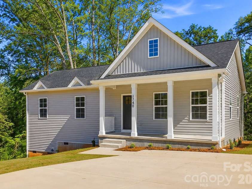 1740 Moss Court, Gastonia, NC 28054.  MLS# CAR4368111, YatesRealty ID 19930. 