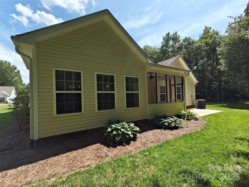 509 Settlers Grove Lane, Salisbury, NC 28146.  MLS# CAR4267311, YatesRealty ID 19930. 