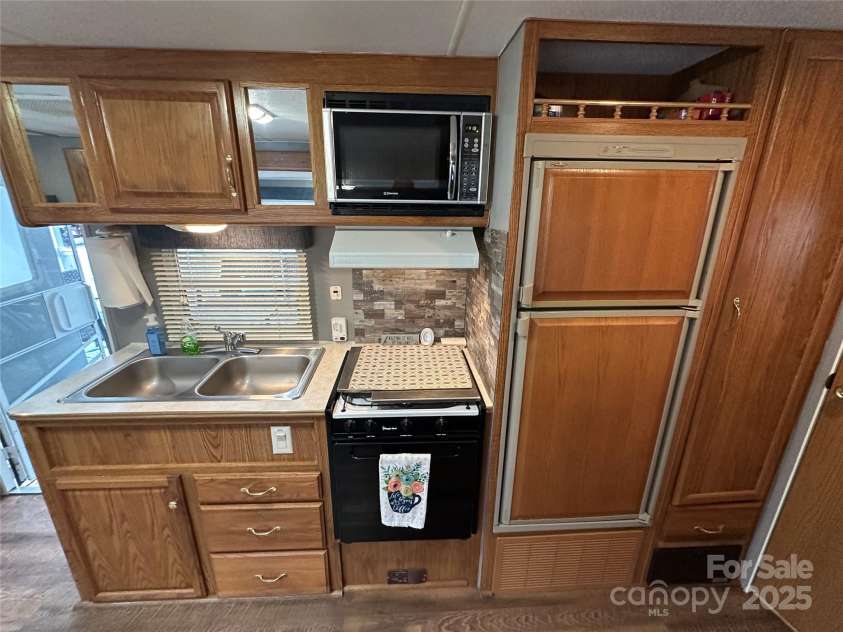 109 Pine Street, New London, NC 28127.  MLS# CAR4269459, YatesRealty ID 19931. 