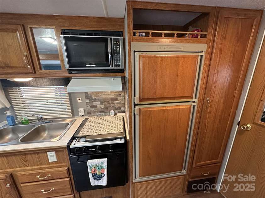 109 Pine Street, New London, NC 28127.  MLS# CAR4269459, YatesRealty ID 19931. 