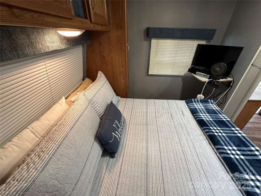 109 Pine Street, New London, NC 28127.  MLS# CAR4269459, YatesRealty ID 19931. 