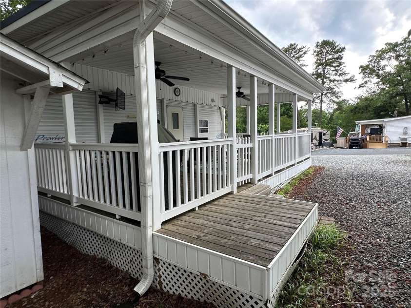 109 Pine Street, New London, NC 28127.  MLS# CAR4269459, YatesRealty ID 19931. 