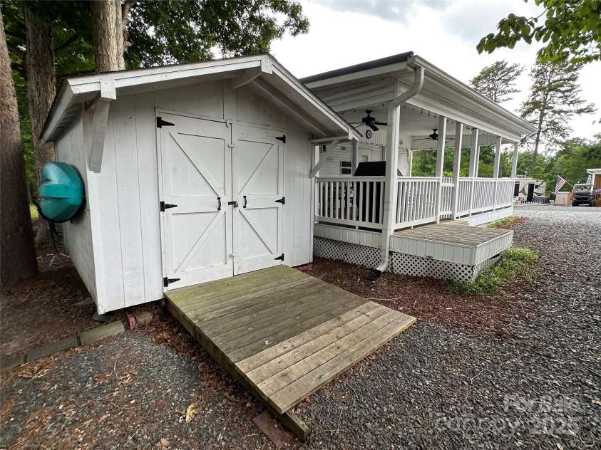 109 Pine Street, New London, NC 28127.  MLS# CAR4269459, YatesRealty ID 19931. 