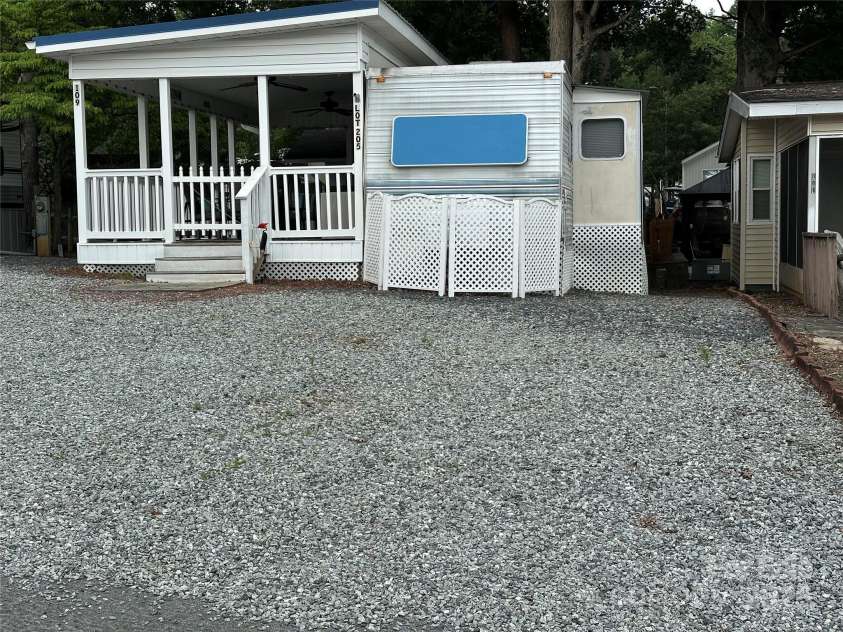 109 Pine Street, New London, NC 28127.  MLS# CAR4269459, YatesRealty ID 19931. 