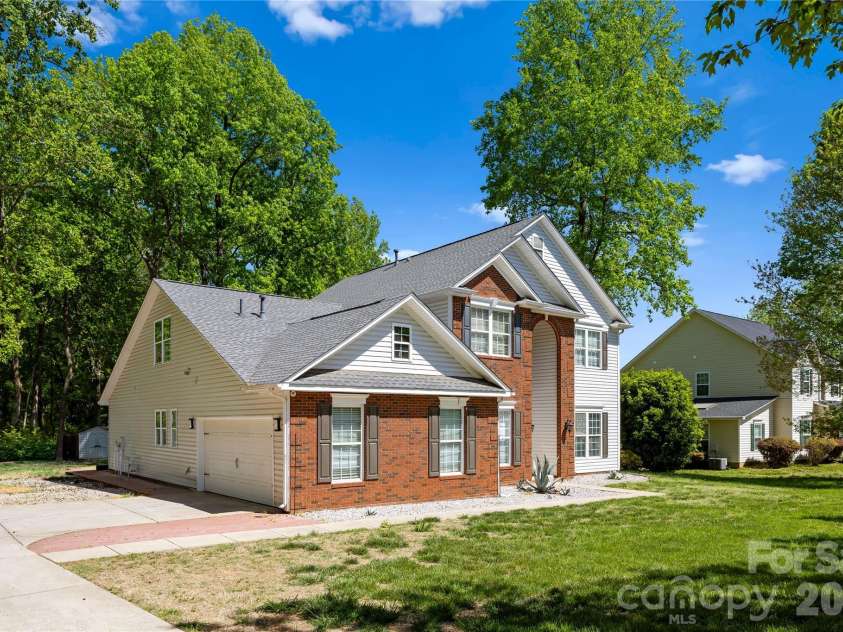 7536 Hannah Alexander Lane, Mint Hill, NC 28227.  MLS# CAR4370708, YatesRealty ID 19931. 