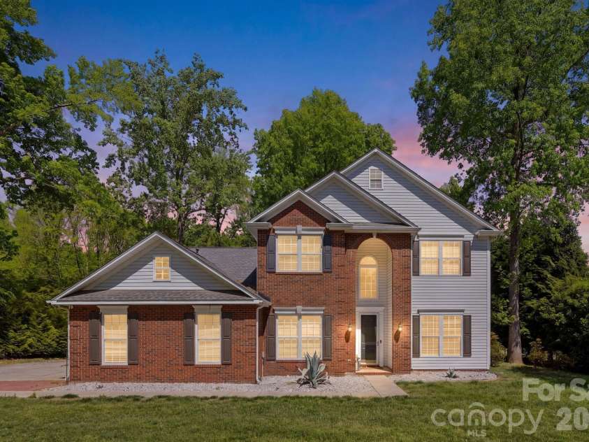 7536 Hannah Alexander Lane, Mint Hill, NC 28227.  MLS# CAR4370708, YatesRealty ID 19931. 