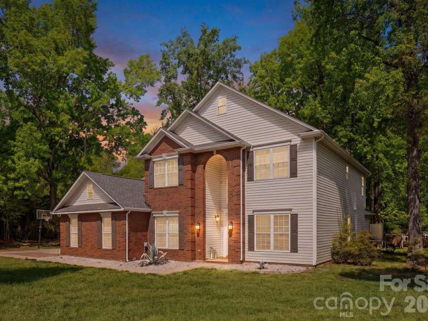 7536 Hannah Alexander Lane, Mint Hill, NC 28227.  MLS# CAR4370708, YatesRealty ID 19931. 