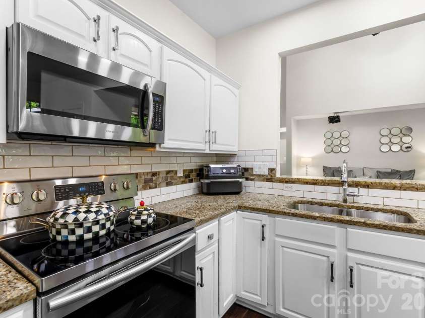 7536 Hannah Alexander Lane, Mint Hill, NC 28227.  MLS# CAR4370708, YatesRealty ID 19931. 