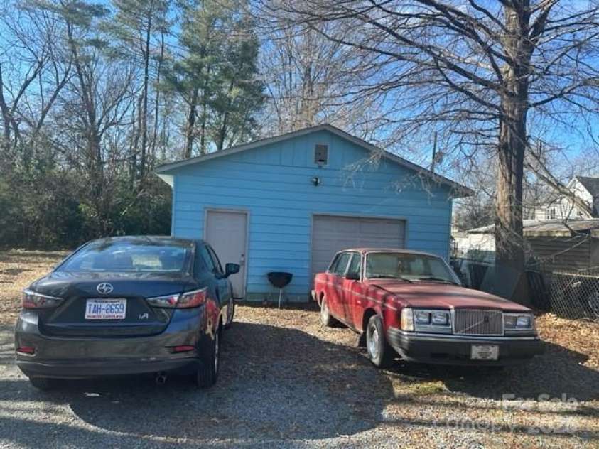 1012 36th Street, Charlotte, NC 28205.  MLS# CAR4271662, YatesRealty ID 19932. 