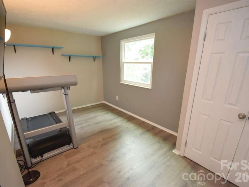9432 Lexington Circle, Charlotte, NC 28213.  MLS# CAR4371741, YatesRealty ID 19933. 